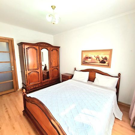 Apartament 2 Bedrooms, Botanica Chişinău Eksteriør billede